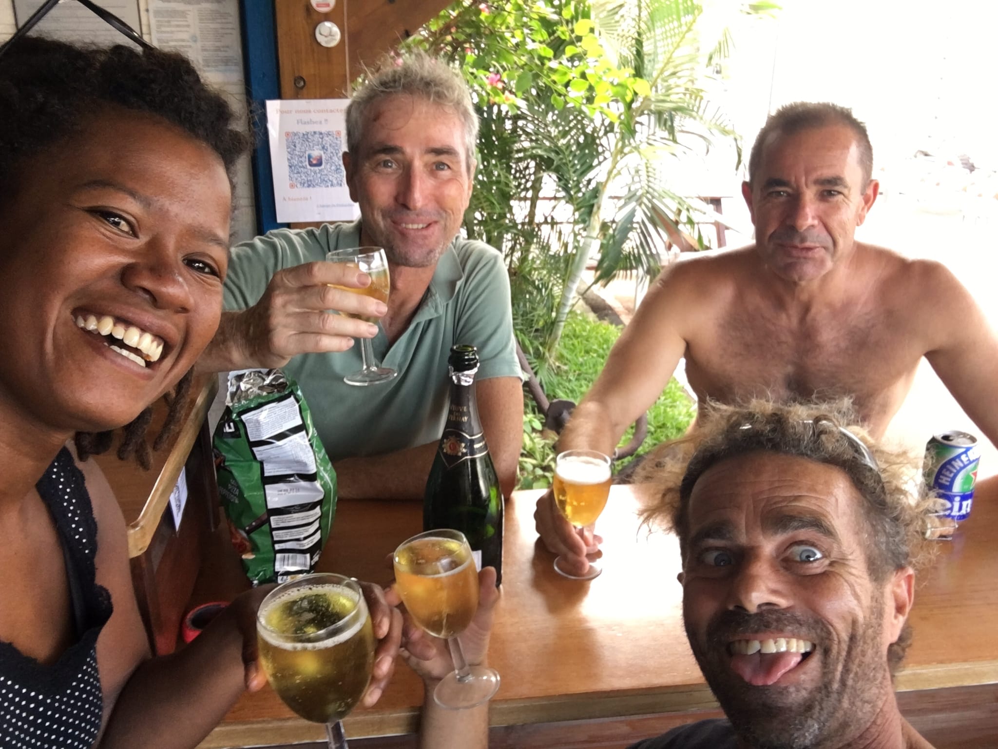 Inauguration et apéro pour le nouveau bateau de plongée